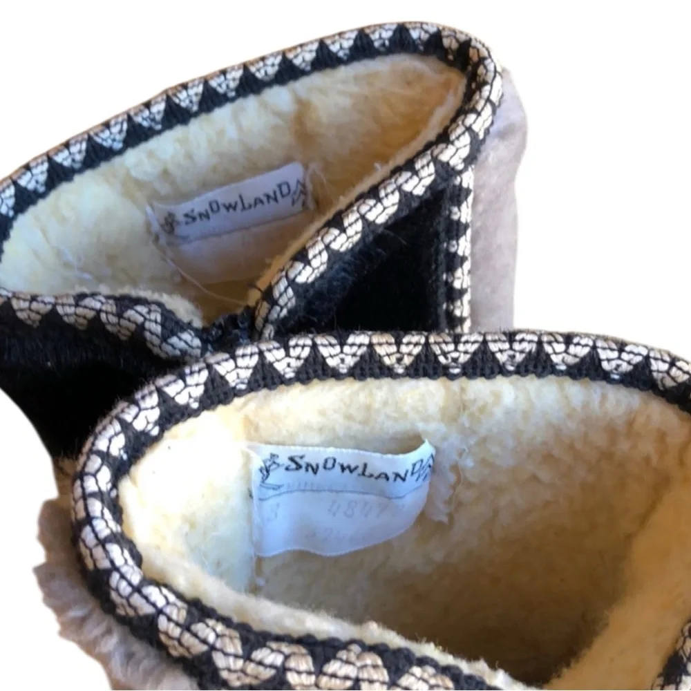SNOWLAND Vintage 70's Sherpa Winter Boots in Faux Fur Size 8 -- VINTAGE QUEEN!!!